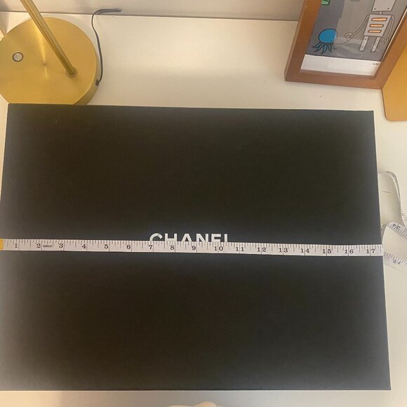 Authentic Chanel Large Box - Picture 4 of 13